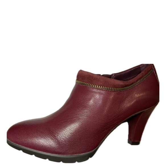 Anne Klein Dalayne Red Leather Ankle Booties - Picture 12 of 12